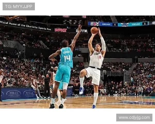 洛佩斯称赞祖巴茨配合默契认为他是年度最佳防守球员有力竞争者